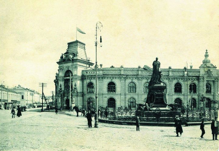 История возрождения Гостиного двора после многочисленных пожаров и превращения его в городской музей