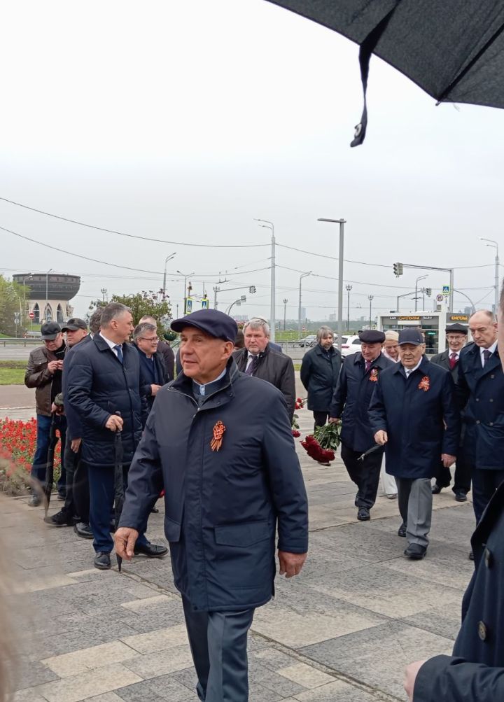 Сегодня, в преддверии Дня Победы, в Казани в сквере «Молодёжный» состоялась церемония открытия памятника татарскому советскому поэту-фронтовику Фатыху Кариму.