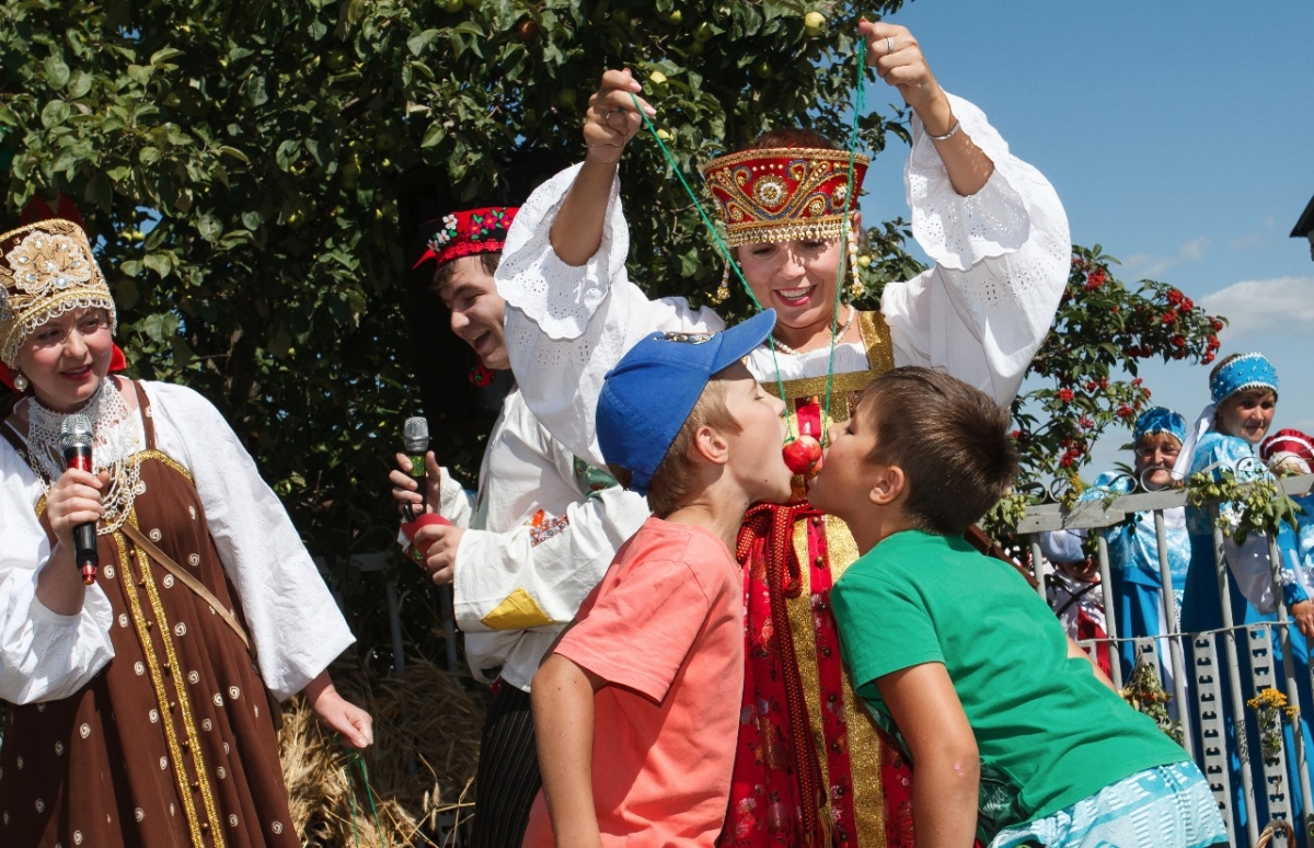 Музейно-фольклорный праздник  «Яблочный Спас в селе Красновидово»
