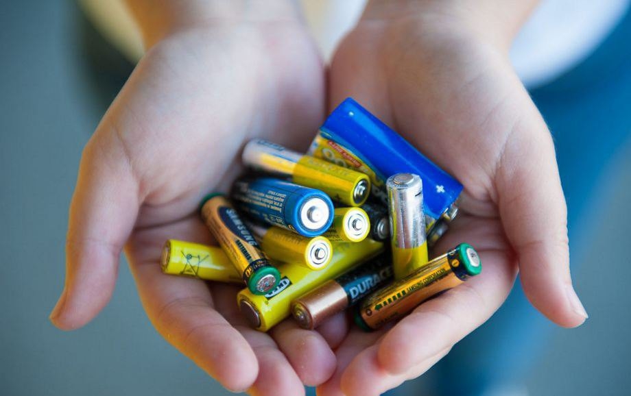 Около тонны использованных батареек было собрано в Минэкологии за два года