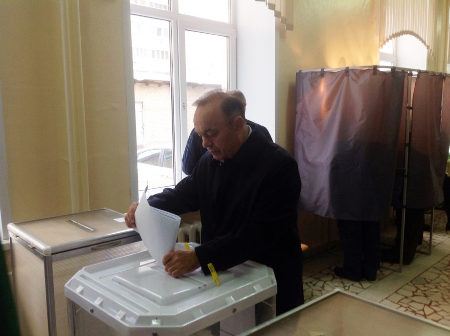 Экзам Губайдуллин принял участие в голосовании за кандидатов в депутаты Госдумы