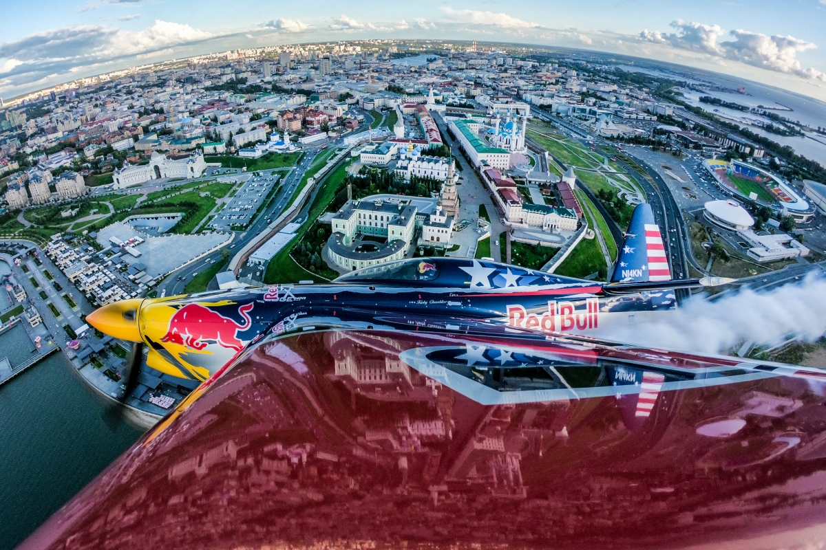 Пилоты Red Bull Air Race поднялись в небо над Казанью